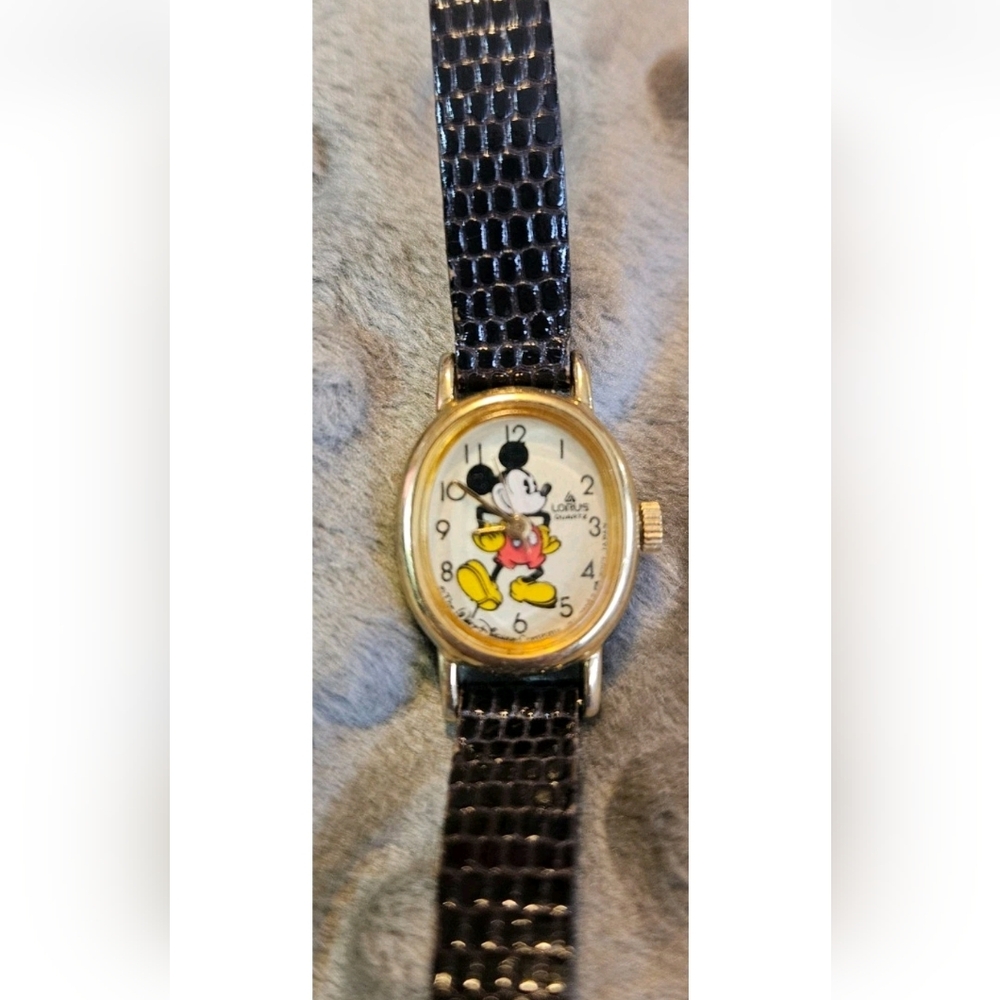 Vintage Women's Mickey Mouse Watch Leather Band Lorus Gold-Tone
